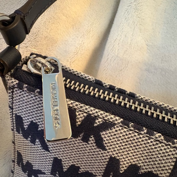 Michael Kors Navy and White Purse with Cardholder - Picture 5 of 12